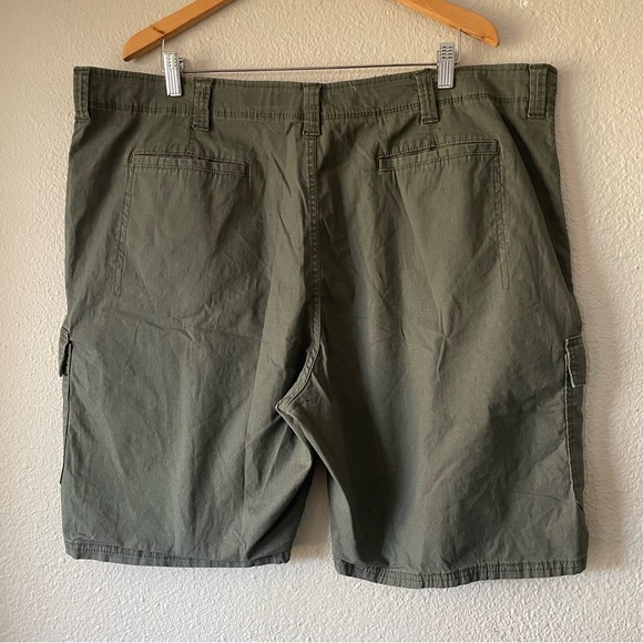 Wrangler Relaxed Fit Cargo Shorts Men’s 42 Green Utility Hiking Outdoor Tech - Picture 8 of 14